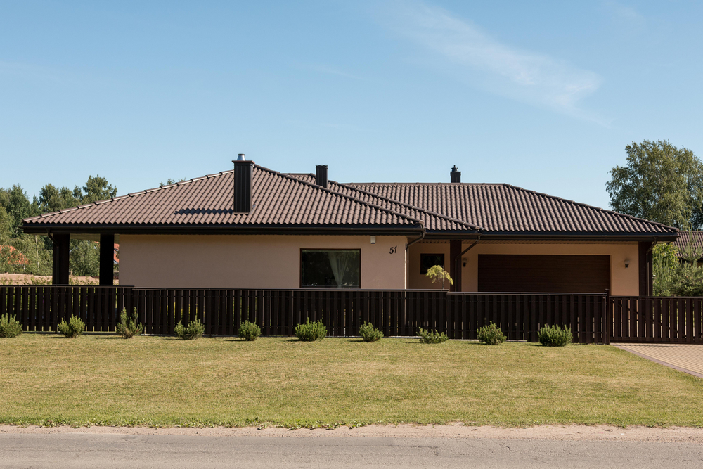 EKAROS P.V.M. OÜ Leedu eterniit Klasika, Leedu eterniit Agro L/XL, Leedu eterniit Villa, Leedu eterniit Gotika, Poola eterniit (Swisspearl 130-9), Vihmaveesüsteemid, Katuse käiguteed eterniitkatustele, Lumetõkked eterniitkatustele, Metallist varbaia paneelid Eesti, Lõuna-Eesti ja Tartu